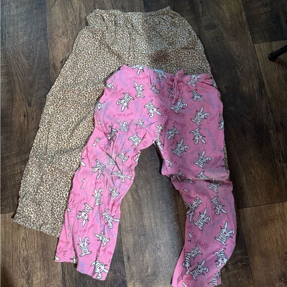 Bundle of two pajamas, size medium - Picture 2 of 4